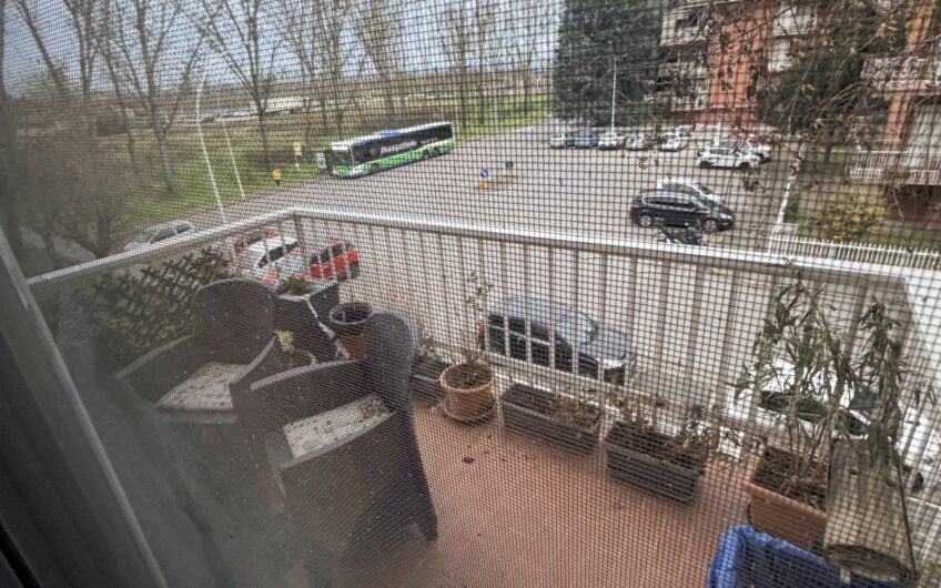 PAVIA VIA AMENDOLA 4 LOCALI + 2 SERVIZI RISTRUTTURATO, 3 TERRAZZI, CANTINA, BOX DOPPIO E ORTO. EURO 230.000