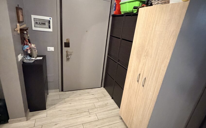 PAVIA VIA AMENDOLA 4 LOCALI + 2 SERVIZI RISTRUTTURATO, 3 TERRAZZI, CANTINA, BOX DOPPIO E ORTO. EURO 230.000