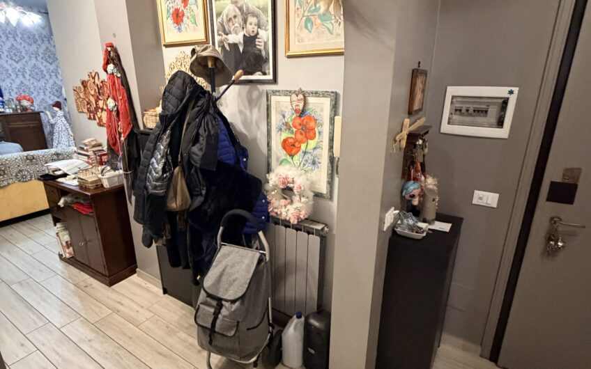 PAVIA VIA AMENDOLA 4 LOCALI + 2 SERVIZI RISTRUTTURATO, 3 TERRAZZI, CANTINA, BOX DOPPIO E ORTO. EURO 230.000