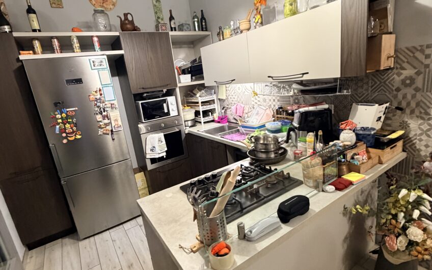 PAVIA VIA AMENDOLA 4 LOCALI + 2 SERVIZI RISTRUTTURATO, 3 TERRAZZI, CANTINA, BOX DOPPIO E ORTO. EURO 230.000