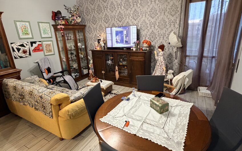 PAVIA VIA AMENDOLA 4 LOCALI + 2 SERVIZI RISTRUTTURATO, 3 TERRAZZI, CANTINA, BOX DOPPIO E ORTO. EURO 230.000