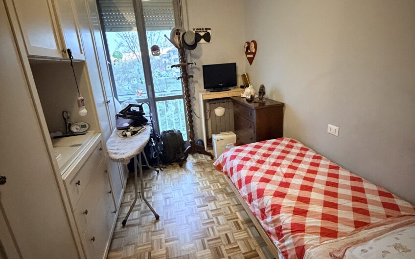 PAVIA VIA AMENDOLA 4 LOCALI + 2 SERVIZI RISTRUTTURATO, 3 TERRAZZI, CANTINA, BOX DOPPIO E ORTO. EURO 230.000