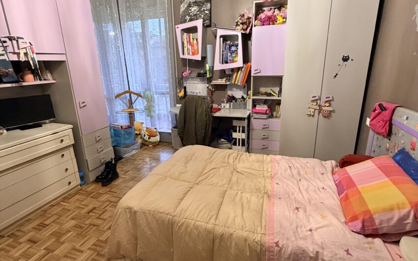 PAVIA VIA AMENDOLA 4 LOCALI + 2 SERVIZI RISTRUTTURATO, 3 TERRAZZI, CANTINA, BOX DOPPIO E ORTO. EURO 230.000