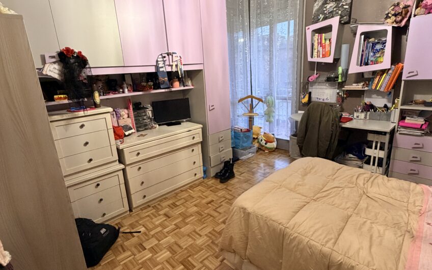 PAVIA VIA AMENDOLA 4 LOCALI + 2 SERVIZI RISTRUTTURATO, 3 TERRAZZI, CANTINA, BOX DOPPIO E ORTO. EURO 230.000