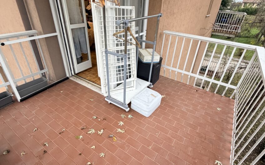 PAVIA VIA AMENDOLA 4 LOCALI + 2 SERVIZI RISTRUTTURATO, 3 TERRAZZI, CANTINA, BOX DOPPIO E ORTO. EURO 230.000