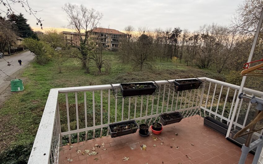 PAVIA VIA AMENDOLA 4 LOCALI + 2 SERVIZI RISTRUTTURATO, 3 TERRAZZI, CANTINA, BOX DOPPIO E ORTO. EURO 230.000