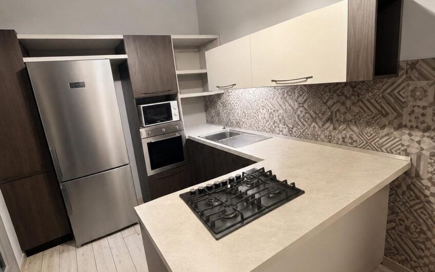 PAVIA VIA AMENDOLA 4 LOCALI + 2 SERVIZI RISTRUTTURATO, 3 TERRAZZI, CANTINA, BOX DOPPIO E ORTO. EURO 215.000 RIBASSATO
