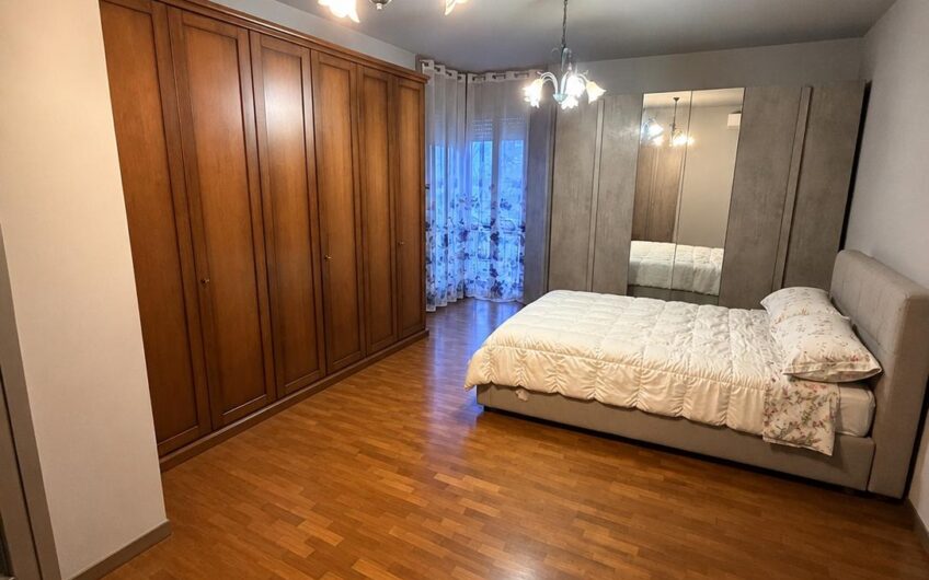 PAVIA VIA AMENDOLA 4 LOCALI + 2 SERVIZI RISTRUTTURATO, 3 TERRAZZI, CANTINA, BOX DOPPIO E ORTO. EURO 215.000 RIBASSATO