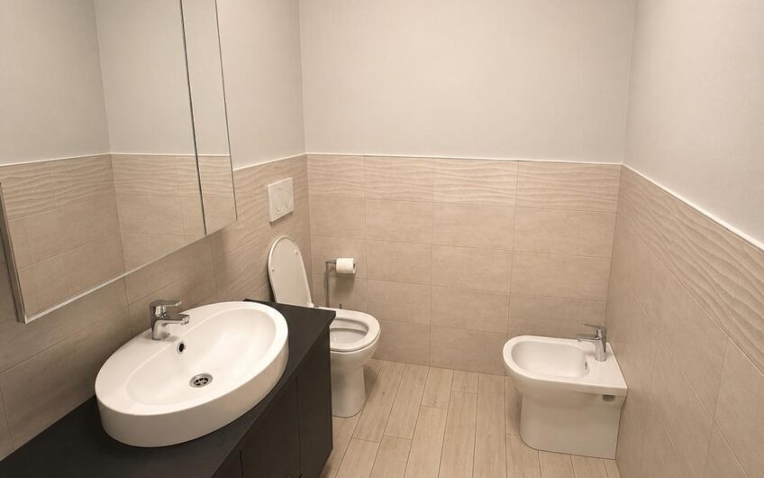 PAVIA VIA AMENDOLA 4 LOCALI + 2 SERVIZI RISTRUTTURATO, 3 TERRAZZI, CANTINA, BOX DOPPIO E ORTO. EURO 215.000 RIBASSATO