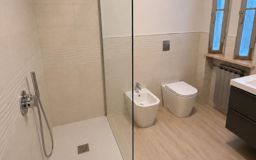 PAVIA VIA AMENDOLA 4 LOCALI + 2 SERVIZI RISTRUTTURATO, 3 TERRAZZI, CANTINA, BOX DOPPIO E ORTO. EURO 215.000 RIBASSATO