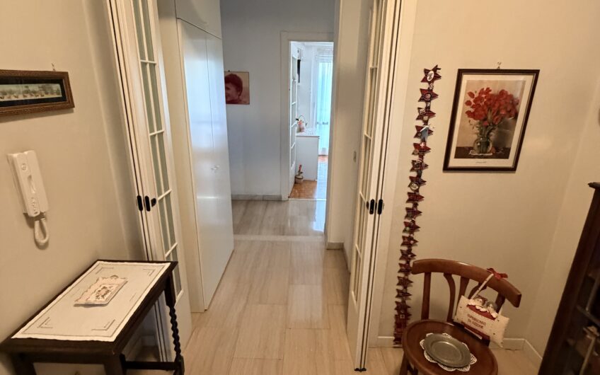 PAVIA VIA PUSTERLA SIGNORILE APPARTAMENTO DI 5 LOCALI + 2 SERVIZI, BALCONE, CANTINA E BOX EURO 490.000