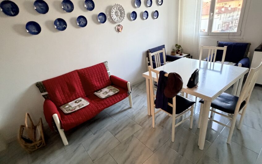 PAVIA VIA PUSTERLA SIGNORILE APPARTAMENTO DI 5 LOCALI + 2 SERVIZI, BALCONE, CANTINA E BOX EURO 490.000