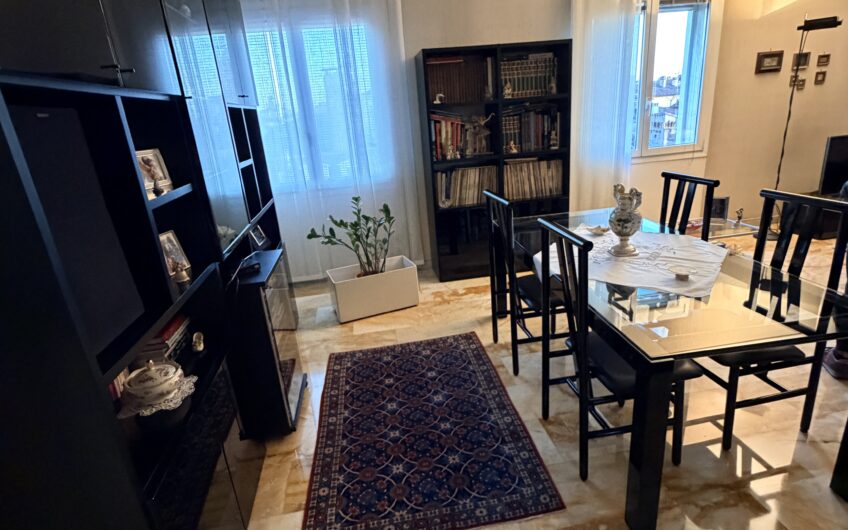 PAVIA VIA PUSTERLA SIGNORILE APPARTAMENTO DI 5 LOCALI + 2 SERVIZI, BALCONE, CANTINA E BOX EURO 490.000