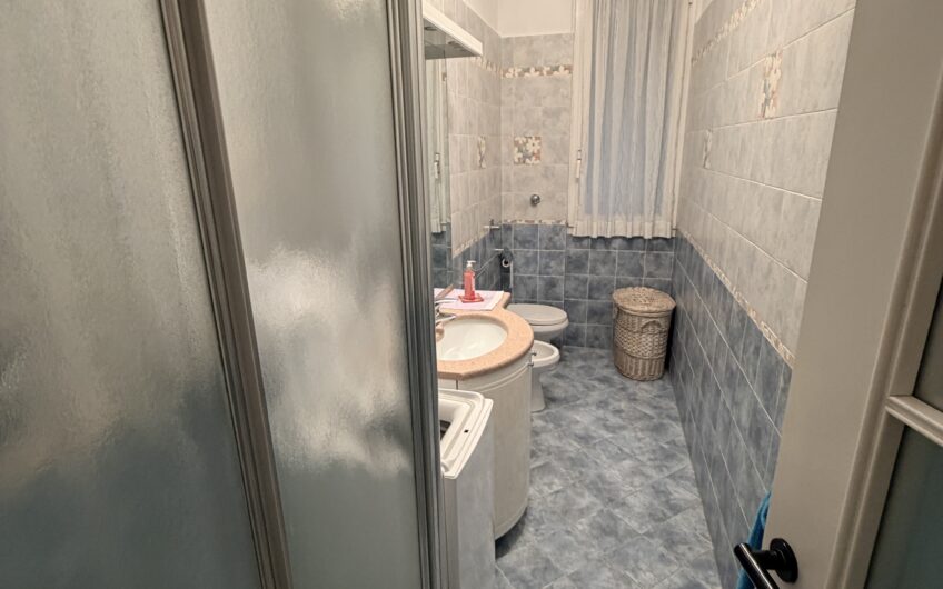 PAVIA VIA PUSTERLA SIGNORILE APPARTAMENTO DI 5 LOCALI + 2 SERVIZI, BALCONE, CANTINA E BOX EURO 490.000