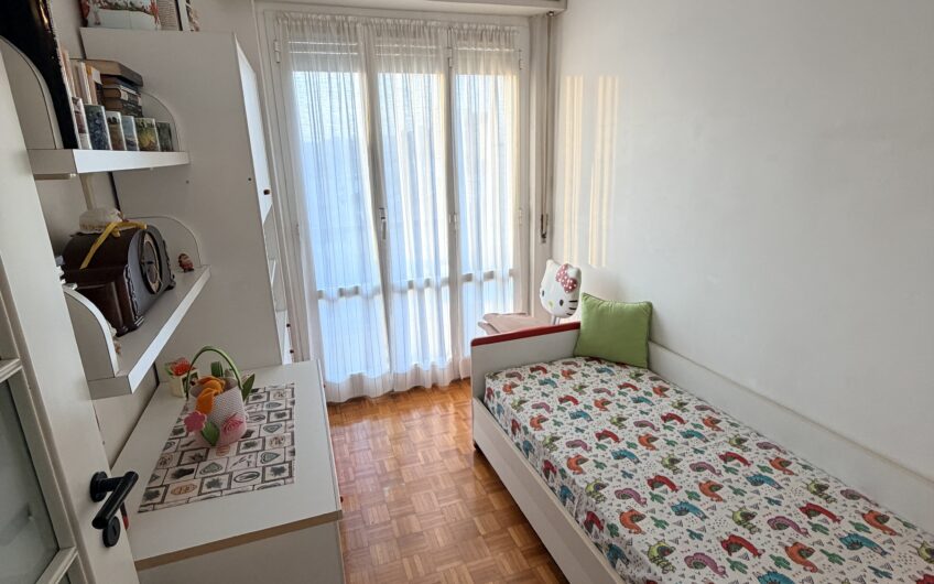 PAVIA VIA PUSTERLA SIGNORILE APPARTAMENTO DI 5 LOCALI + 2 SERVIZI, BALCONE, CANTINA E BOX EURO 490.000