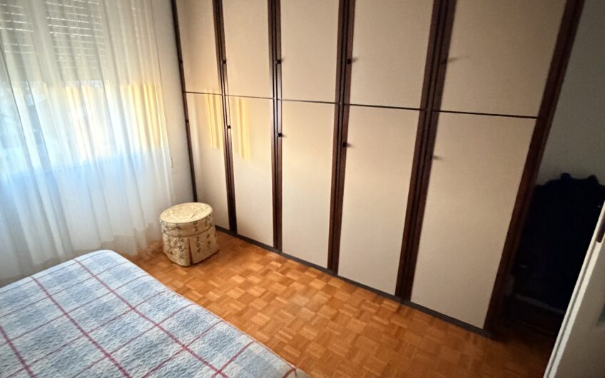 PAVIA VIA PUSTERLA SIGNORILE APPARTAMENTO DI 5 LOCALI + 2 SERVIZI, BALCONE, CANTINA E BOX EURO 490.000