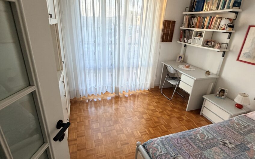 PAVIA VIA PUSTERLA SIGNORILE APPARTAMENTO DI 5 LOCALI + 2 SERVIZI, BALCONE, CANTINA E BOX EURO 490.000