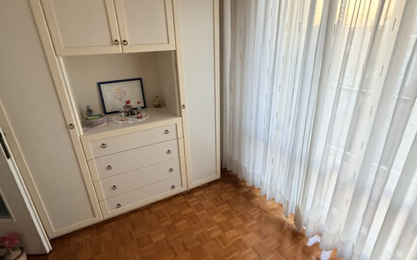 PAVIA VIA PUSTERLA SIGNORILE APPARTAMENTO DI 5 LOCALI + 2 SERVIZI, BALCONE, CANTINA E BOX EURO 490.000