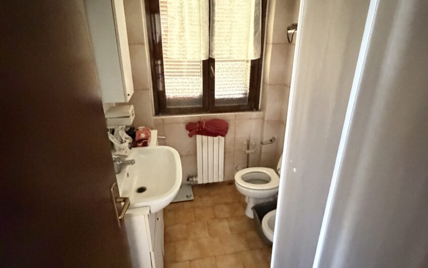 ROTTA DI TRAVACO’ VIA DI VITTORIO IN PICCOLA PALAZZINA  AMPIO MONOLOCALE CON CUCINA ABITABILE, TERRAZZO , CANTINA, ARREDATO, RISC. AUTONOMO, PORTA BLINDATA, OCCUPATO SINO AL 31/05/2026. EURO 70.000