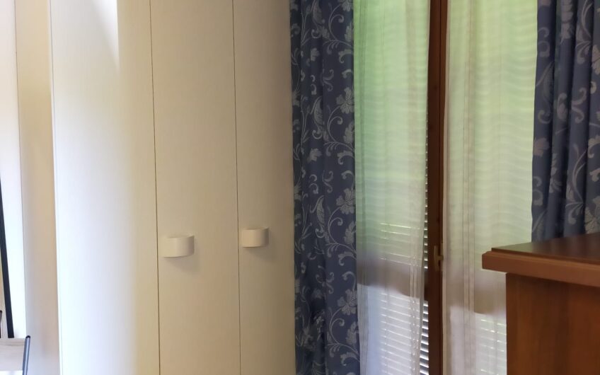 ROTTA DI TRAVACO’ VIA DI VITTORIO IN PICCOLA PALAZZINA  AMPIO MONOLOCALE CON CUCINA ABITABILE, TERRAZZO , CANTINA, ARREDATO, RISC. AUTONOMO, PORTA BLINDATA, OCCUPATO SINO AL 31/05/2026. EURO 70.000