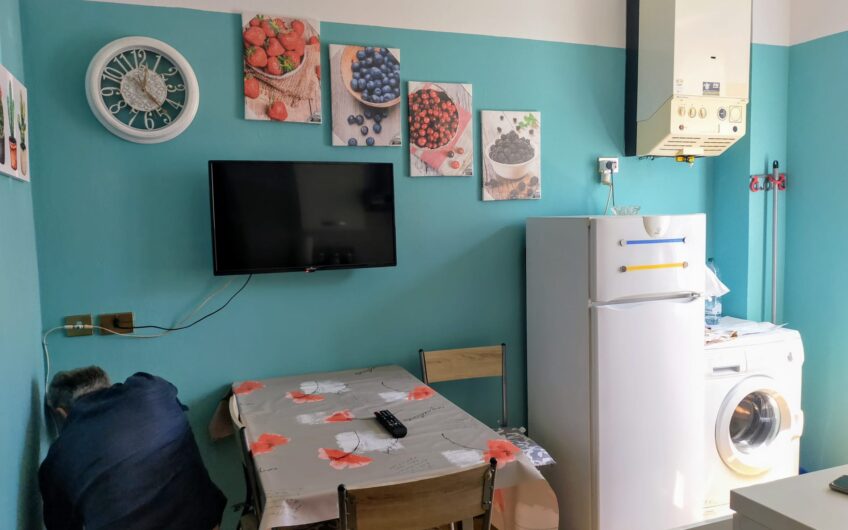ROTTA DI TRAVACO’ VIA DI VITTORIO IN PICCOLA PALAZZINA  AMPIO MONOLOCALE CON CUCINA ABITABILE, TERRAZZO , CANTINA, ARREDATO, RISC. AUTONOMO, PORTA BLINDATA, OCCUPATO SINO AL 31/05/2026. EURO 70.000