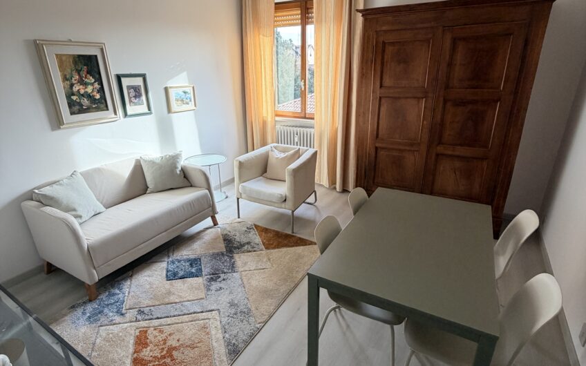 PAVIA VIA CORRIDONI  AFFITTASI APPARTAMENTO IN OTTIMO STATO, ARREDATO CON CURA, SOGGIORNO, CUCINA ABITABILE, 2 CAMERE, RIPOSTIGLIO, SERVIZIO, BALCONE, CANTINA . SOLO A REFERENZIATI EURO 900 MESE + 200 SPESE.