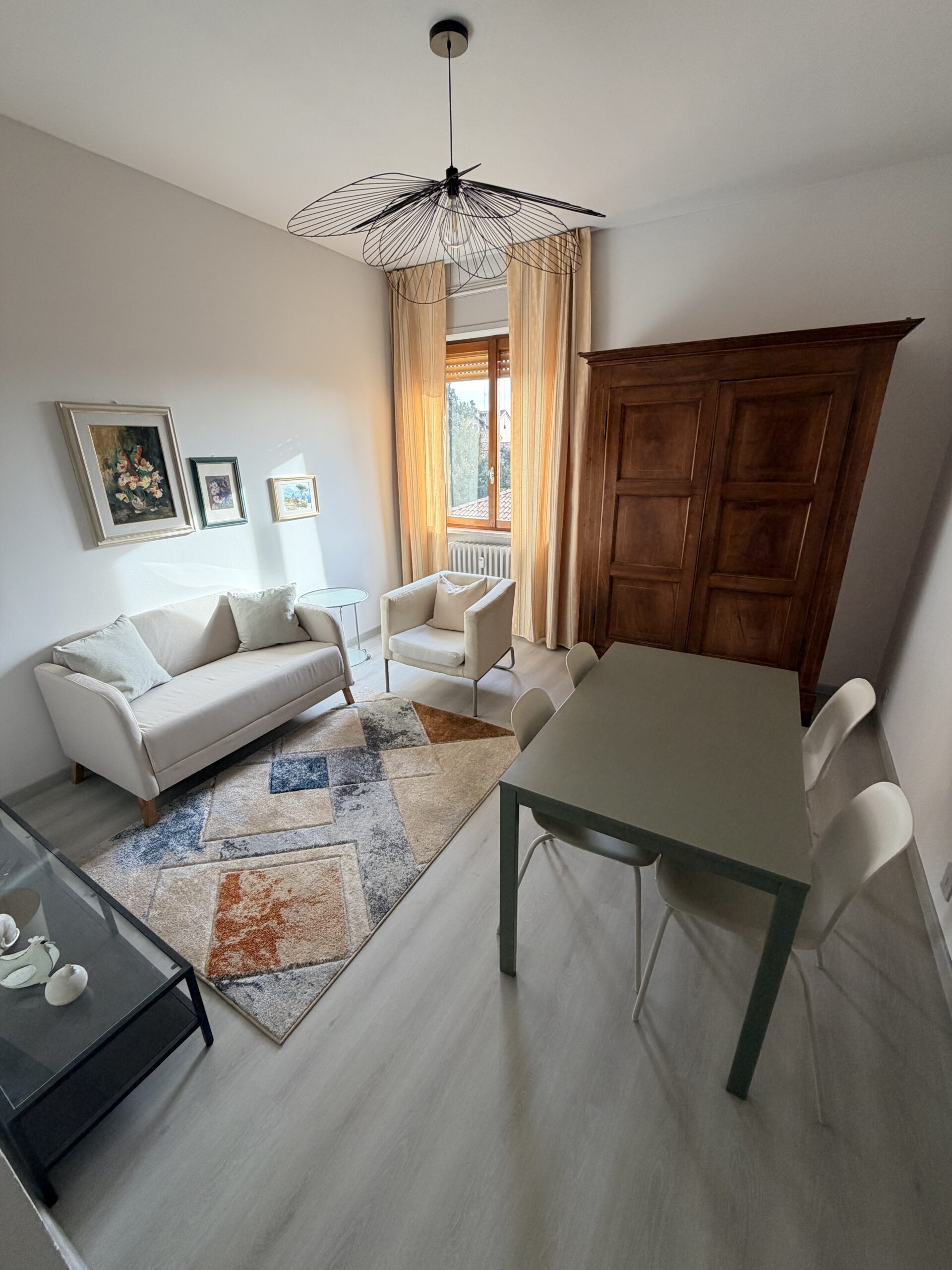 PAVIA VIA CORRIDONI  AFFITTASI APPARTAMENTO IN OTTIMO STATO, ARREDATO CON CURA, SOGGIORNO, CUCINA ABITABILE, 2 CAMERE, RIPOSTIGLIO, SERVIZIO, BALCONE, CANTINA . SOLO A REFERENZIATI EURO 900 MESE + 200 SPESE.