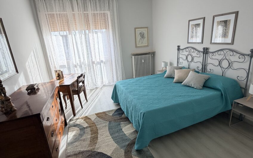 PAVIA VIA CORRIDONI  AFFITTASI APPARTAMENTO IN OTTIMO STATO, ARREDATO CON CURA, SOGGIORNO, CUCINA ABITABILE, 2 CAMERE, RIPOSTIGLIO, SERVIZIO, BALCONE, CANTINA . SOLO A REFERENZIATI EURO 900 MESE + 200 SPESE.