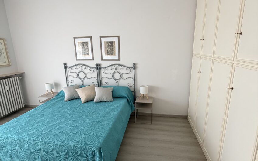 PAVIA VIA CORRIDONI  AFFITTASI APPARTAMENTO IN OTTIMO STATO, ARREDATO CON CURA, SOGGIORNO, CUCINA ABITABILE, 2 CAMERE, RIPOSTIGLIO, SERVIZIO, BALCONE, CANTINA . SOLO A REFERENZIATI EURO 900 MESE + 200 SPESE.