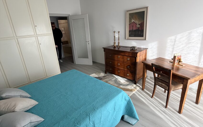 PAVIA VIA CORRIDONI  AFFITTASI APPARTAMENTO IN OTTIMO STATO, ARREDATO CON CURA, SOGGIORNO, CUCINA ABITABILE, 2 CAMERE, RIPOSTIGLIO, SERVIZIO, BALCONE, CANTINA . SOLO A REFERENZIATI EURO 900 MESE + 200 SPESE.