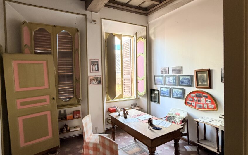 PAVIA PIAZZETTA GARAVAGLIA VENDESI PRESTIGIOSO UFFICIO CON POSS. CAMBIO D’USO DI CIRCA 193 MQ 6 LOCALI + SERVIZI E CANTINA E SOTTOTETTO EURO 395.000