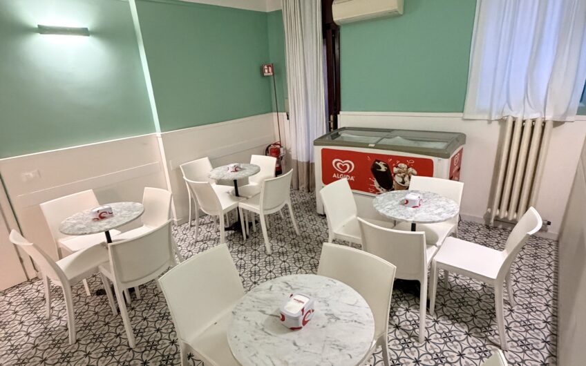 PAVIA STRADA NUOVA AD A POCHI PASSI DA STRADA NUOVA IN ZONA DI FORTISSIMO PASSAGGIO PEDONALE CEDESI PLURIENNALE ATTIVITA’ DI BAR TAVOLA FREDDA A CHIUSURA SERALE , LOCALI RISTRUTTURATI E ARREDATI, INCASSO ELEVATO DIMOSTRABILE,  EURO 140.000 TRATTATIVE RISERVATE