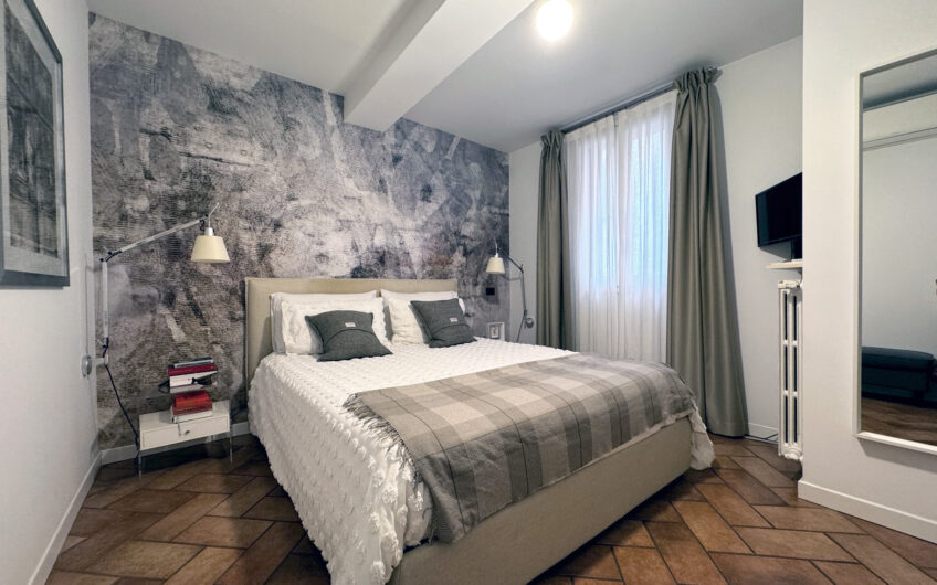 PAVIA VIA BECCARIA APPARTAMENTO MANSARDATO, RISTRUTTURATO,  DI 2 LOCALI + SERVIZI E ANGOLO COTTURA  CON SPLENDIDO TERRAZZO DI 20 CON VISTA SULLA CUPOLA DEL DUOMO OTTIMO PER  INVESTIMENTO AD ALTA REDDITIVITA’  . EURO 195.000