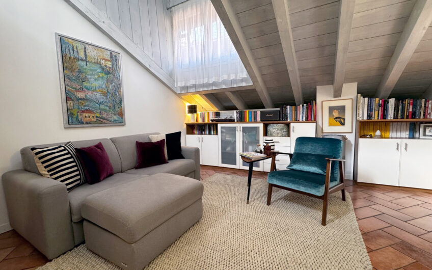 PAVIA VIA BECCARIA APPARTAMENTO MANSARDATO, RISTRUTTURATO,  DI 2 LOCALI + SERVIZI E ANGOLO COTTURA  CON SPLENDIDO TERRAZZO DI 20 CON VISTA SULLA CUPOLA DEL DUOMO OTTIMO PER  INVESTIMENTO AD ALTA REDDITIVITA’  . EURO 195.000