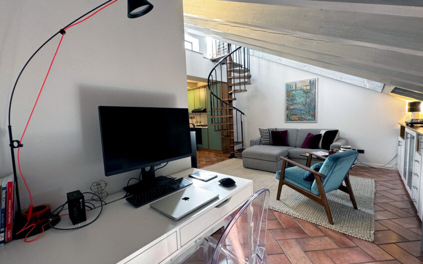 PAVIA VIA BECCARIA APPARTAMENTO MANSARDATO, RISTRUTTURATO,  DI 2 LOCALI + SERVIZI E ANGOLO COTTURA  CON SPLENDIDO TERRAZZO DI 20 CON VISTA SULLA CUPOLA DEL DUOMO OTTIMO PER  INVESTIMENTO AD ALTA REDDITIVITA’  . EURO 195.000