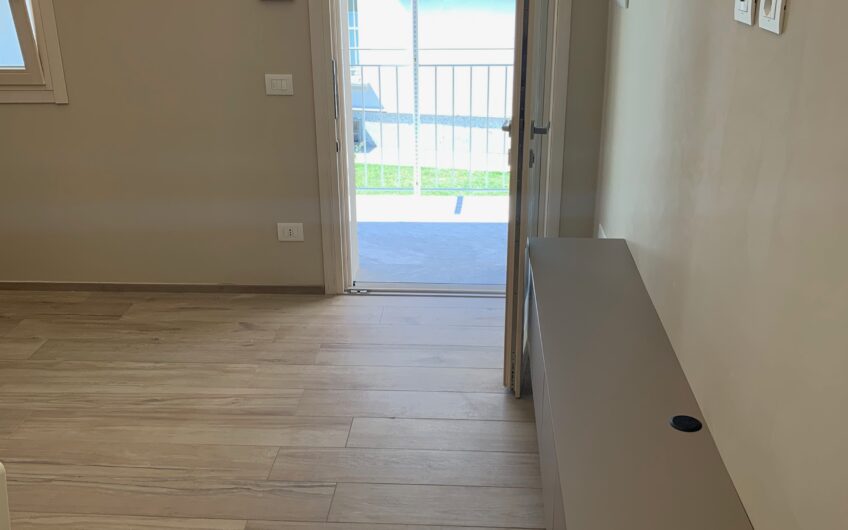 PAVIA STAZIONE VIALE VITTORIO EMANUELE II SIGNORILE BILOCALE IN VILLA RISTRUTTURATO E ARREDATO, RISC. A PAVIMENTO ARIA COND. POSTO AUTO EURO 900 MESE + 100 SPESE