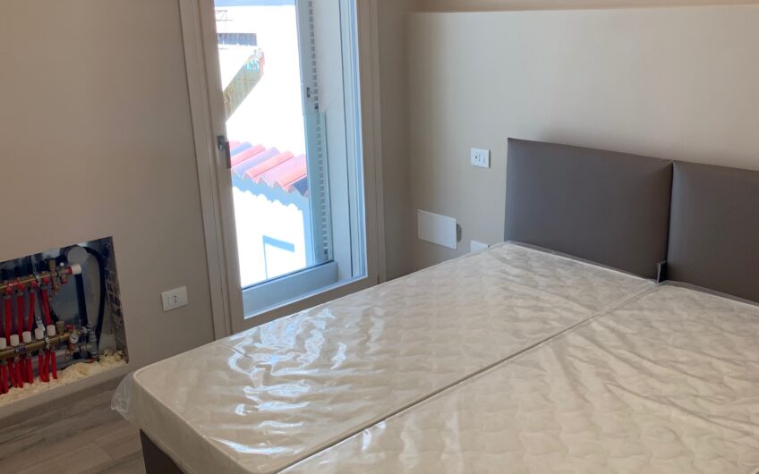 PAVIA STAZIONE VIALE VITTORIO EMANUELE II SIGNORILE BILOCALE IN VILLA RISTRUTTURATO E ARREDATO, RISC. A PAVIMENTO ARIA COND. POSTO AUTO EURO 900 MESE + 100 SPESE