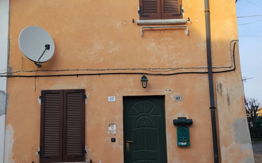 SAN LEONARDO VIA CASE NUOVE VENDESI CASETTA SEMINDIPENDENTE DI 2 LOCALI + SERVIZI, SU 2 LIVELLI, ARREDATA, IN BUONE CONDIZIONI EURO 70.000