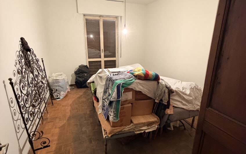 PAVIA PIAZZA MINERVA VIALE BATTISTI LUMINOSO APPARTAMENTO DA RISTRUTTURARE AL PIANO 6° DI CIRCA 125 MQ CON SOGGIORNO, CUCINA ABITABILE, 2 CAMERE, STUDIO, 2 SERVIZI, BALCONE E 3 BALCONCINI, CANTINA, RISC. CENTRALIZZATO . EURO 350.000