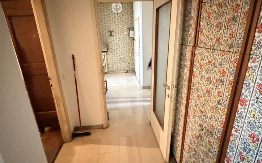 PAVIA PIAZZA MINERVA VIALE BATTISTI LUMINOSO APPARTAMENTO DA RISTRUTTURARE AL PIANO 6° DI CIRCA 125 MQ CON SOGGIORNO, CUCINA ABITABILE, 2 CAMERE, STUDIO, 2 SERVIZI, BALCONE E 3 BALCONCINI, CANTINA, RISC. CENTRALIZZATO . EURO 350.000