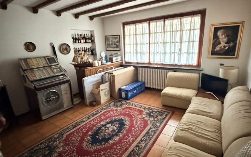PAVIA VIA TORINO SIGNORILE VILLA INDIPENDENTE UN TRILOCALE CON DOPPI SERVIZI, STUDIO E LAVANDERIA , TERRAZZO AL PIANO RIALZATO E UN BILOCALE + SERVIZI  AL P. TERRA, AMPIO BOX DOPPIO E GIARDINO OTTIMAMENTE PIANTUMATO, EURO 390.000 OCCASIONE RARISSIMA DEL MERCATO