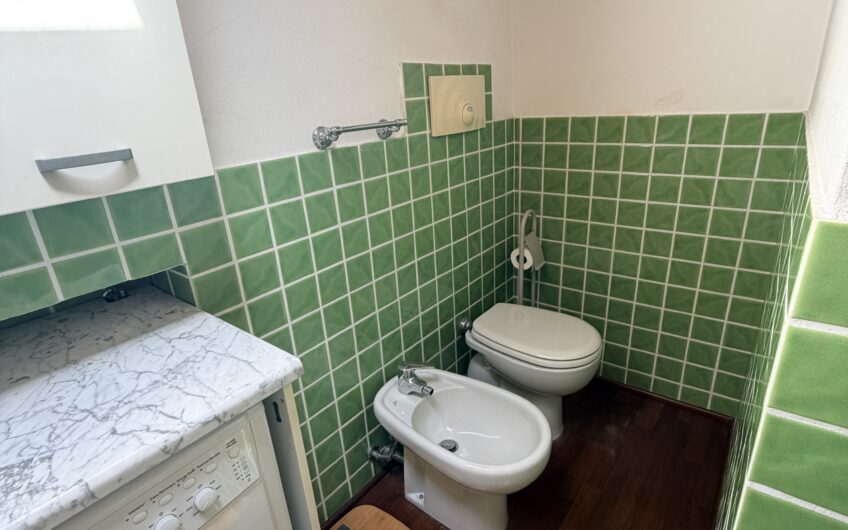PAVIA VIA GATTI STRADA NUOVA AD. BILOCALE RISTRUTTURATO E ARREDATO, CON VISTA DUOMO , VASCA IDROMASSAGGIO, ANTIFURTO, RISC. AUTONOMO ARIA COND. LIBERO DICEMBRE 26 EURO 170.000 OTTIMO INVESTIMENTO