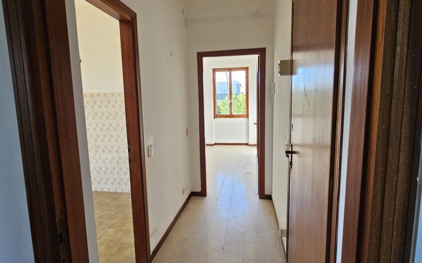 PAVIA VIA DON MINZONI SIGNORILE E LUMINSO TRILOCALE CON SERVIZIO RIFATTO E CANTINA . EURO 138.000