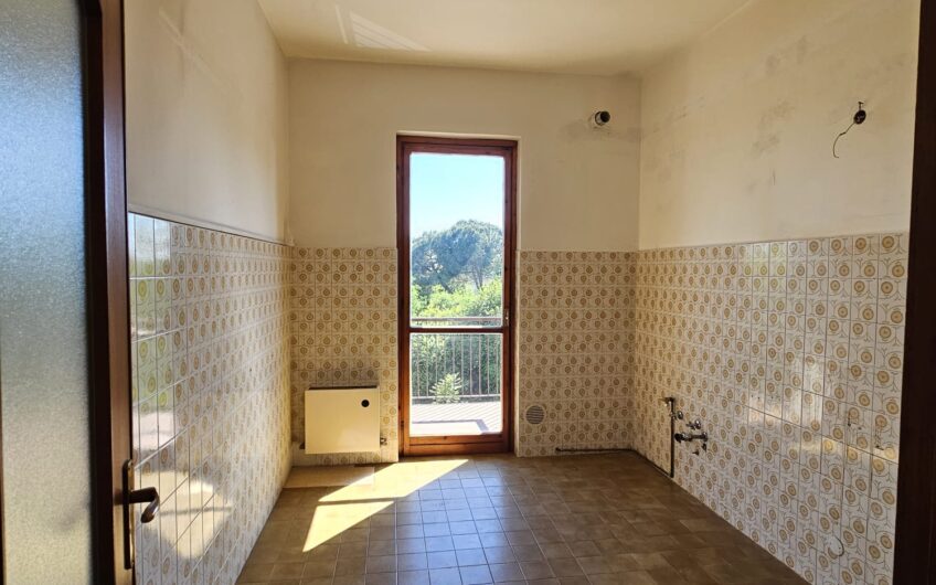 PAVIA VIA DON MINZONI SIGNORILE E LUMINSO TRILOCALE CON SERVIZIO RIFATTO E CANTINA . EURO 138.000