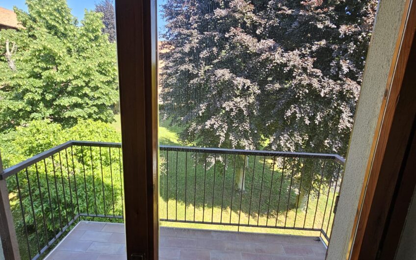 PAVIA VIA DON MINZONI SIGNORILE E LUMINSO TRILOCALE CON SERVIZIO RIFATTO E CANTINA . EURO 138.000
