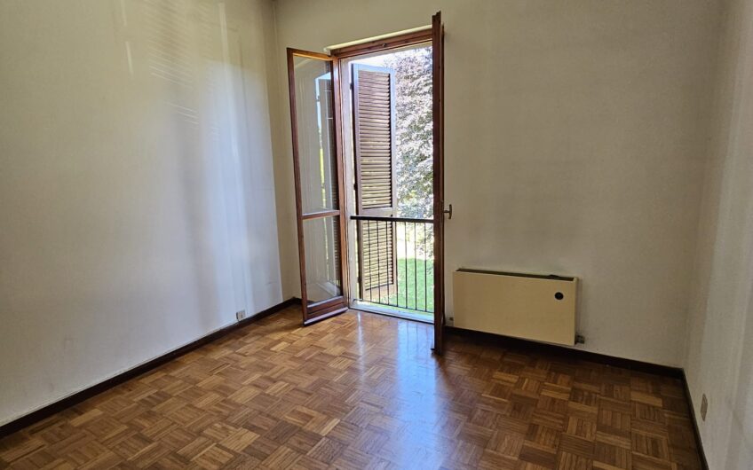 PAVIA VIA DON MINZONI SIGNORILE E LUMINSO TRILOCALE CON SERVIZIO RIFATTO E CANTINA . EURO 138.000