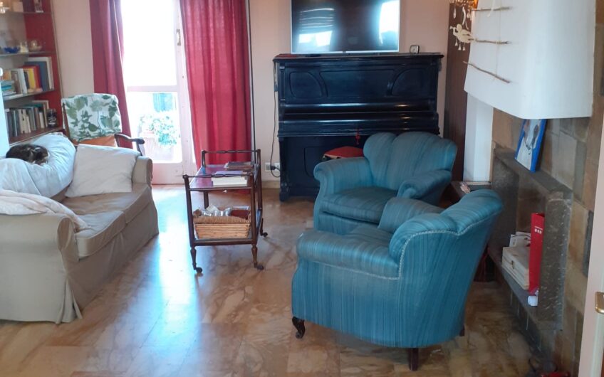 PAVIA VIA SCOPOLI AMPIO APPARTAMENTO DI 161 MQ CON TERRAZZO DI 40 MQ INTROVABILE, EURO 395.000