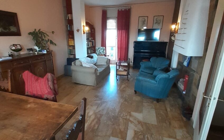 PAVIA VIA SCOPOLI AMPIO APPARTAMENTO DI 161 MQ CON TERRAZZO DI 40 MQ INTROVABILE, EURO 395.000