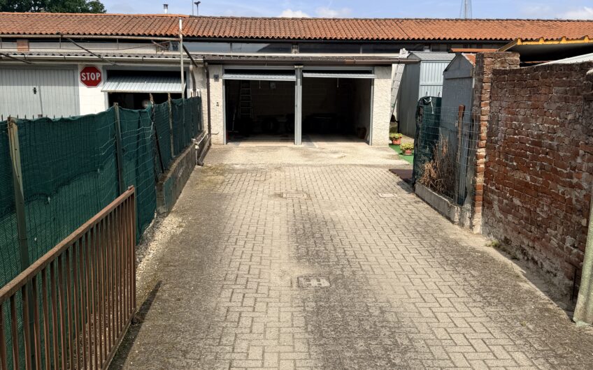 FILIGHERA CENTRO PAESE VIA F.LLI CAIROLI  CASA SEMINDIPENDENTE  SU 2 LIVELLI COMPOSTA DA 2 UNITA’ ABITATIVE   ARREDATA, DI 4 LOCALI + 2 SERVIZI E AMPIA VERANDA E UN BILOCALE SU 2 LIVELLI TERRENO DI 400 MQ ANNESSO, 2 BOX. EURO 168.000.