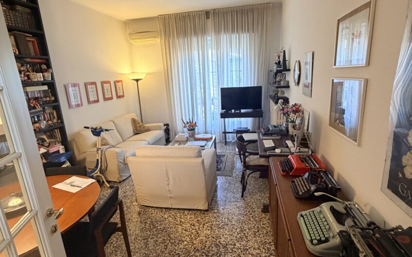 PAVIA VIA S. MARTINO AMPIO BILOCALE MQ 85 CON CUCINA ABITABILE, BALCONE E CANTINA SEMIARREDATO EURO 195.000